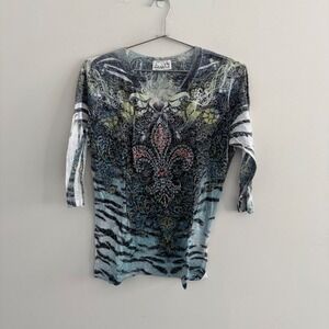 Emma G Women Blue Fleur De Lis Rhinestone 3/4 Sleeve Graphic T-Shirt
